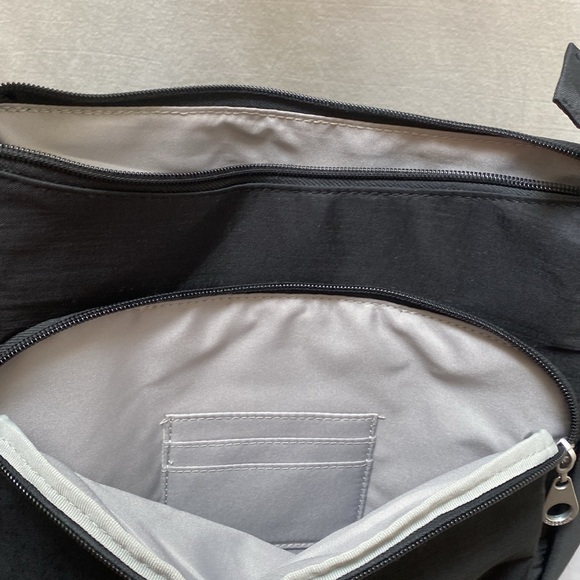 Baggallini cross body NWT - Picture 5 of 7